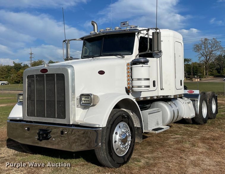 2012 Peterbilt 367  semi truck - NA9677