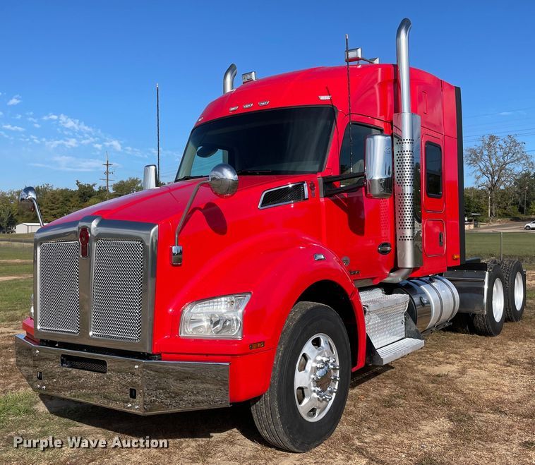 2020 Kenworth T880  semi truck - NA9681