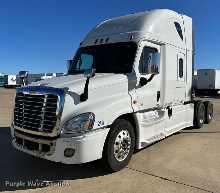 2016 Freightliner Cascadia Evolution  semi truck - OK9033