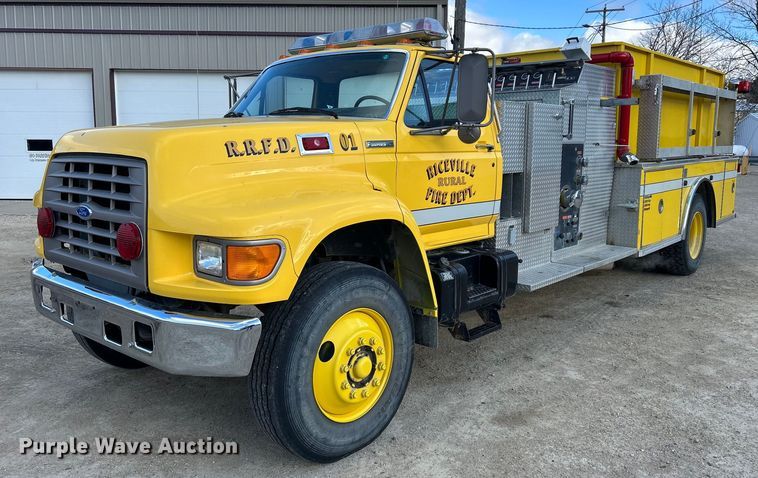 1996 Ford F700  fire truck - DQ1030
