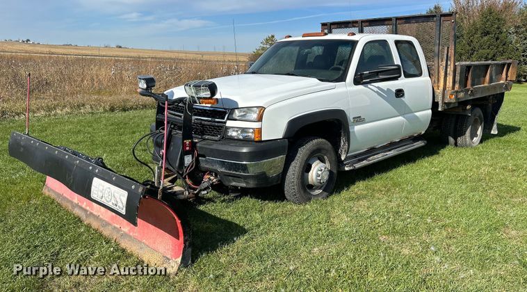2007 Chevrolet Silverado K3500  Ext. Cab dump flatbed truck - DQ1035