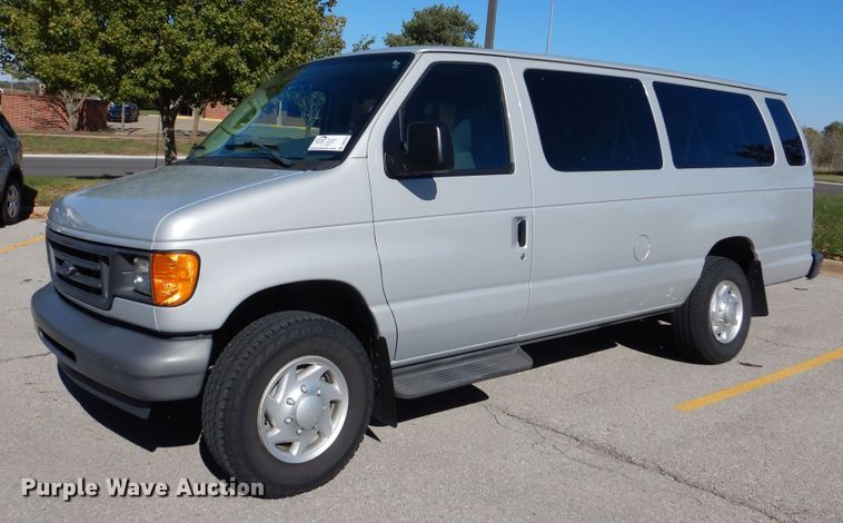 2007 Ford E350 Super Duty XL  van - DR5818