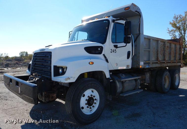 2014 Freightliner  114SD dump truck - DR5864