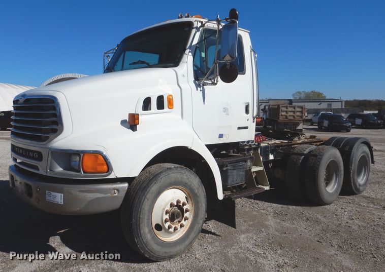 2002 Sterling L-Line semi truck - DR5869