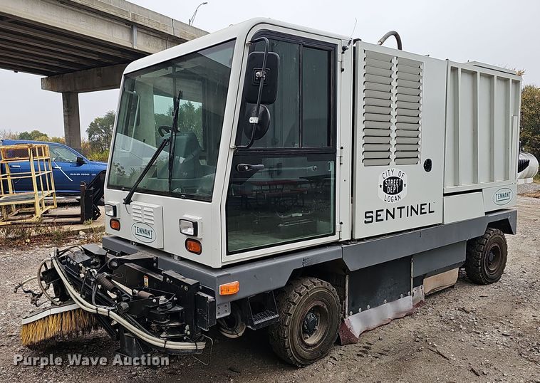 Tennant Sentinel  street sweeper - DS5657