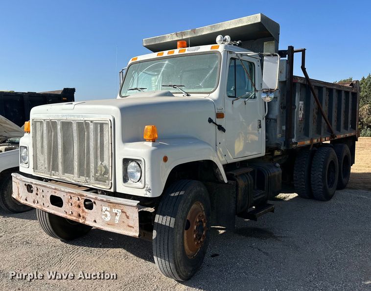 1998 International 2554  dump truck - IU9054