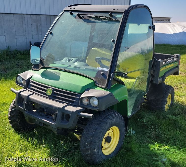John Deere 825  utility vehicle - JG9701