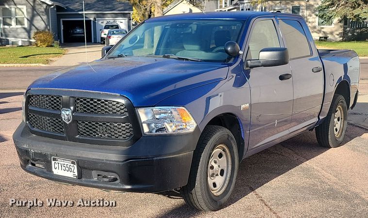 2015 Dodge Ram 1500  Crew Cab pickup truck - JG9703