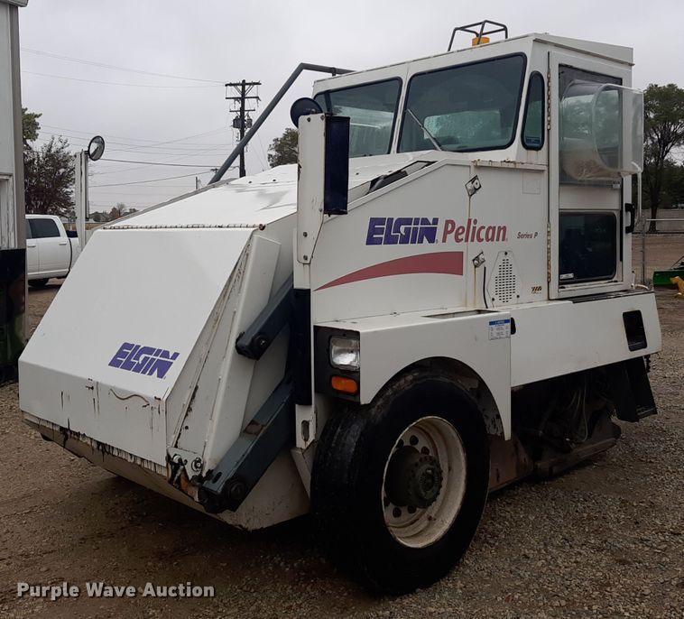 Elgin Pelican Series P  street sweeper - KD9088