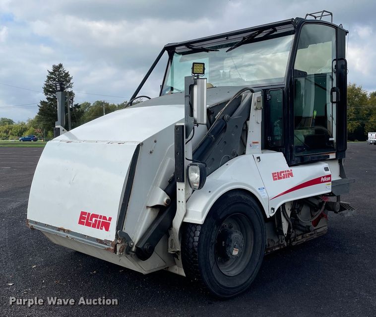 2012 Elgin Pelican NP  street sweeper - LV9910