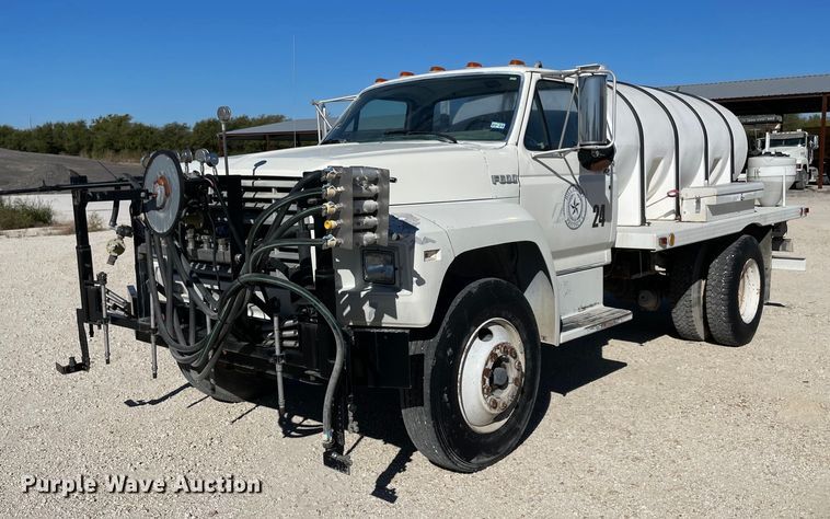 1994 Ford F600  water truck - NA9667