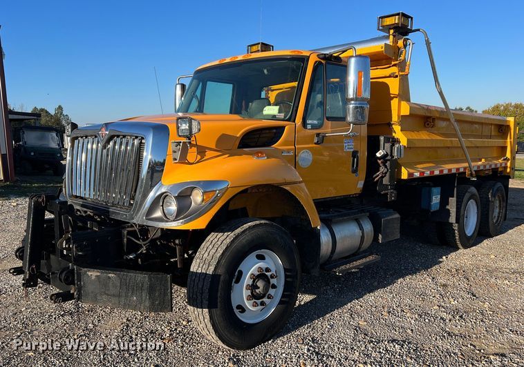 2010 International WorkStar 7400  dump truck - NI9047