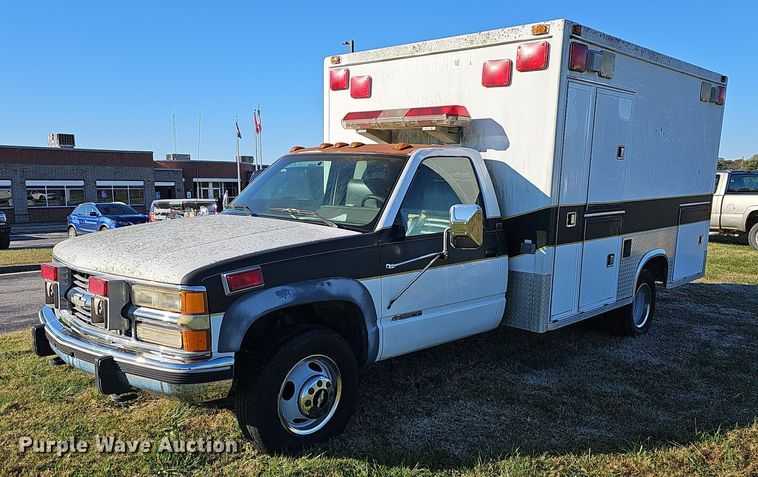 1994 Chevrolet 3500  ambulance - NP9064