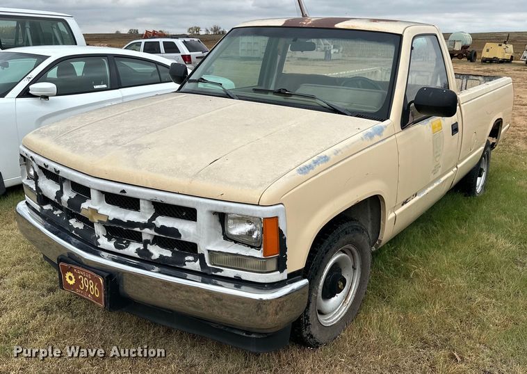 1988 Chevrolet C2500  pickup truck - OK9062