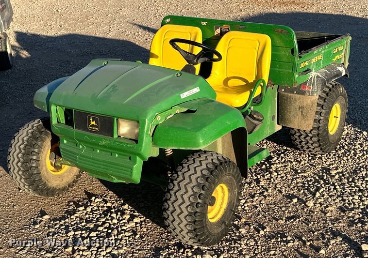 1999 John Deere Gator  utility vehicle - OK9124