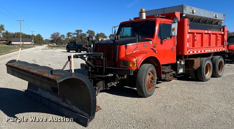 1999 International 4900  dump truck - OK9131