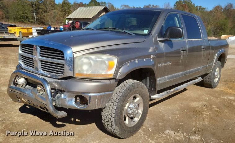 2006 Dodge Ram 1500 SLT Mega Cab pickup truck - DO4705
