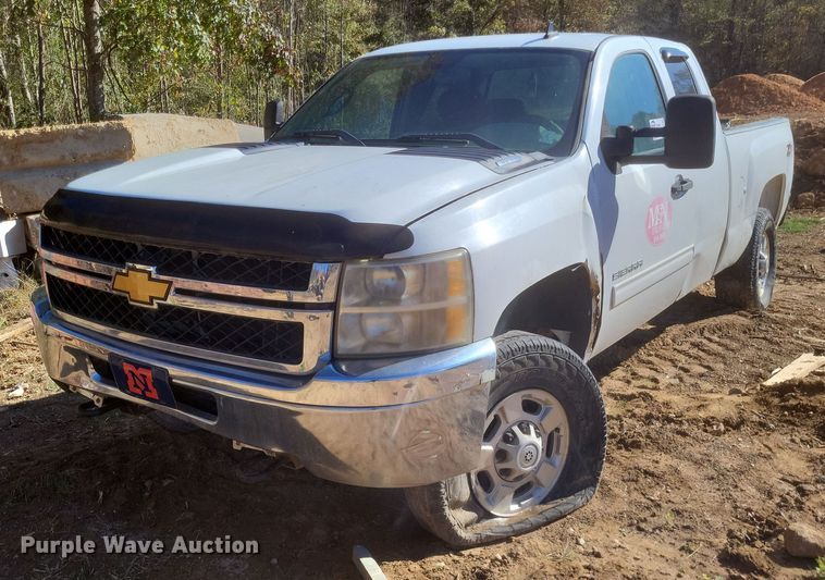 2011 Chevrolet Silverado 2500HD Ext. Cab pickup truck - DO4707