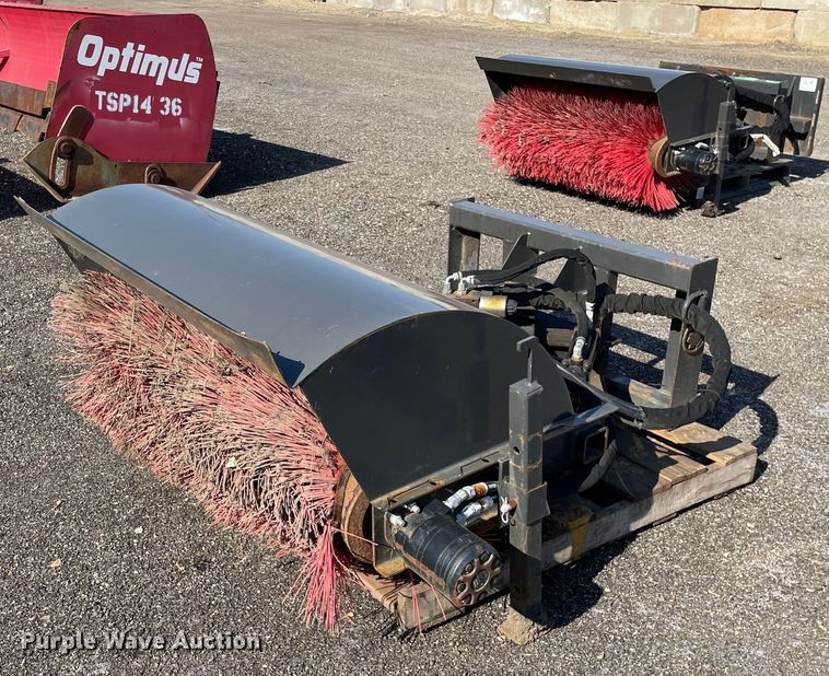 Spartan  48" W skid steer broom - DP0183