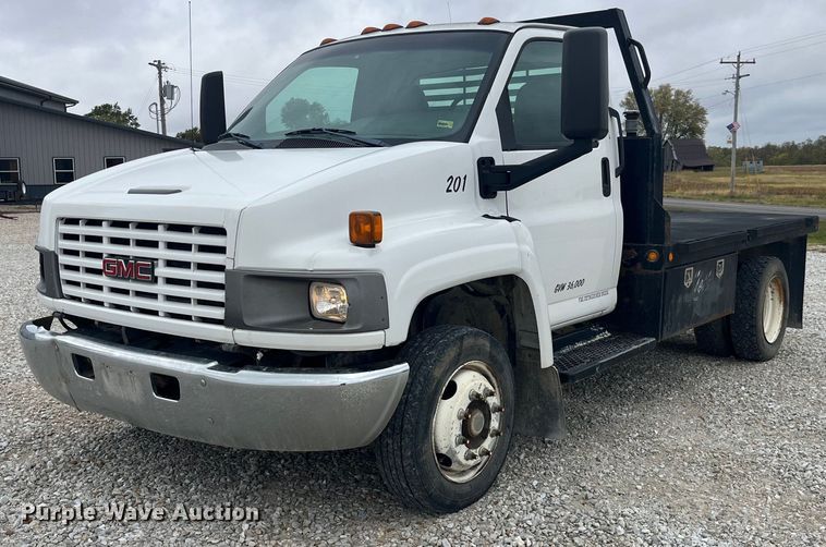 2003 GMC C5500  flatbed truck - DP2120