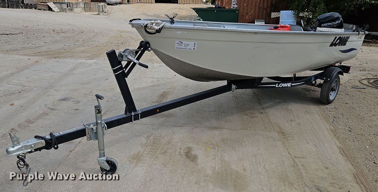 Lowe UV1467  boat - DP2458