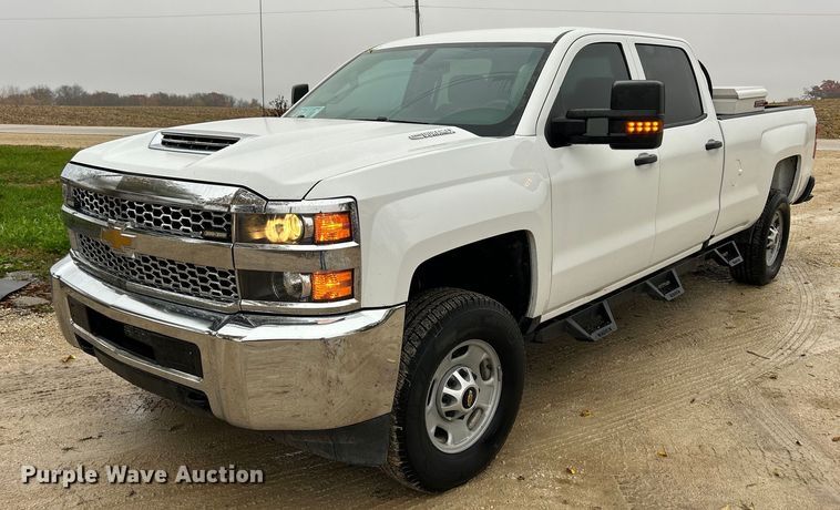 2019 Chevrolet Silverado 2500HD  Crew Cab pickup truck - DQ1013