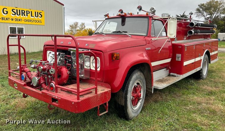 1975 Dodge D800  pumper fire truck - DQ1020