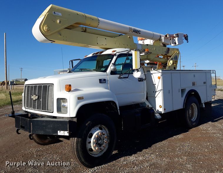 2002 Chevrolet C7500  bucket truck - KD9071