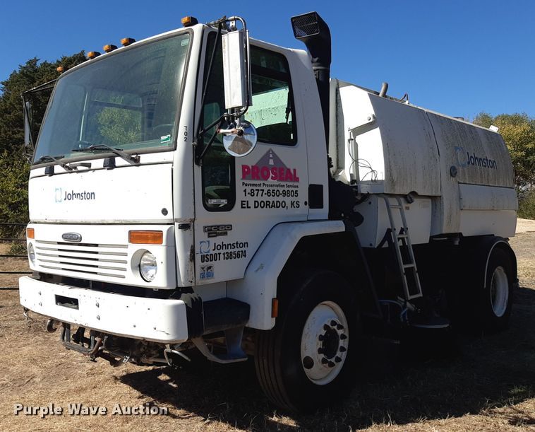 2004 Freightliner FC80  street sweeper truck - KD9093