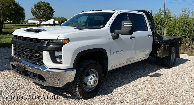 2020 Chevrolet Silverado 3500HD  Crew Cab flatbed pickup truck - LF9502