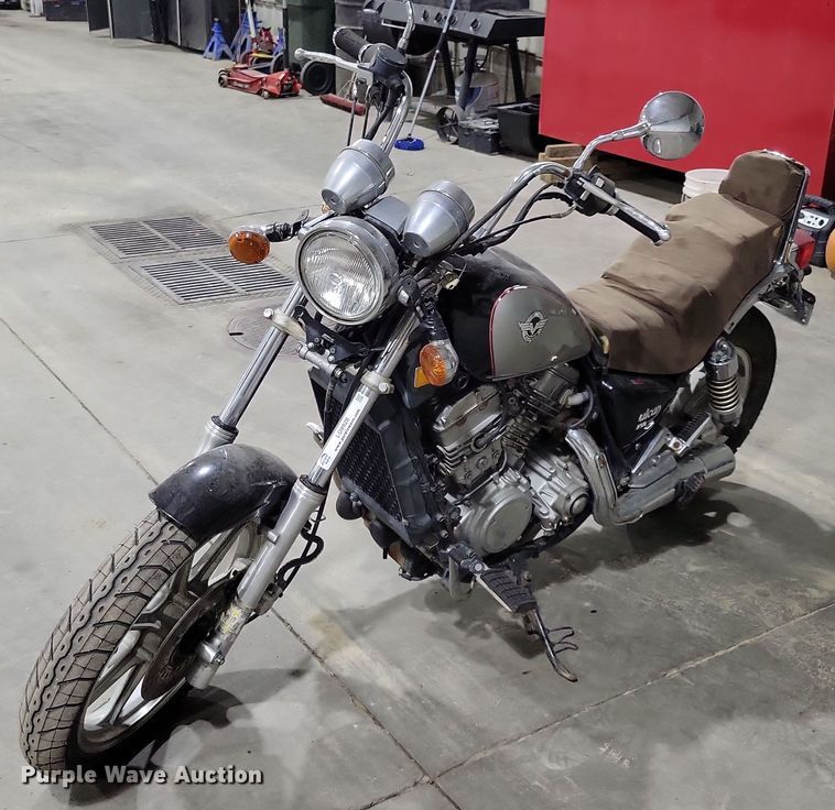 2004 Kawasaki Vulcan 750  motorcycle - LO9928