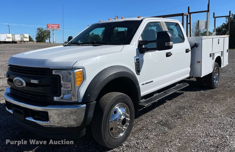 2017 Ford F550 Super Duty Crew Cab utility / service truck - LV9106