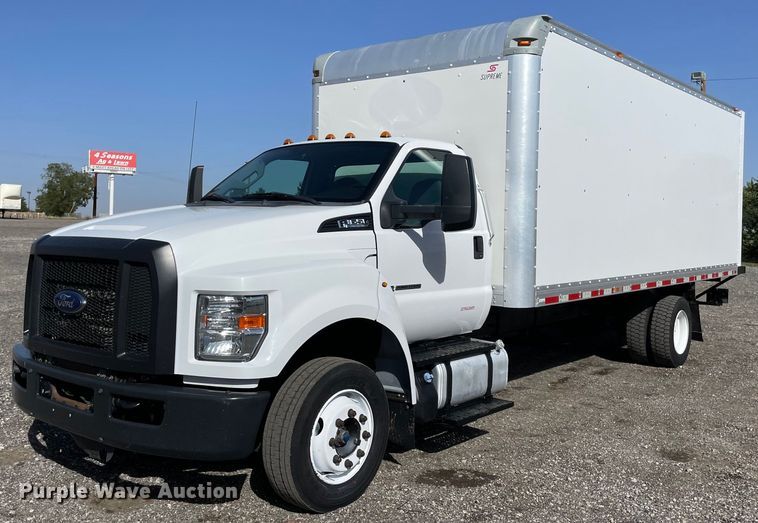 2017 Ford F650 Super Duty  box truck - LV9120