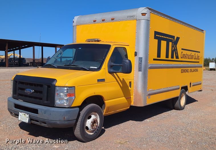 2012 Ford E350 Super Duty  box truck - LY9441