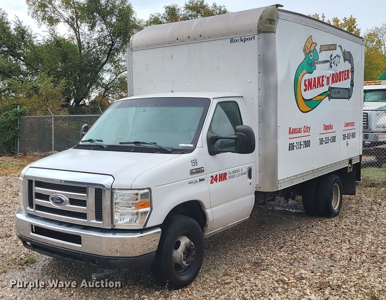 2015 Ford E350 Super Duty  box truck - MJ9464