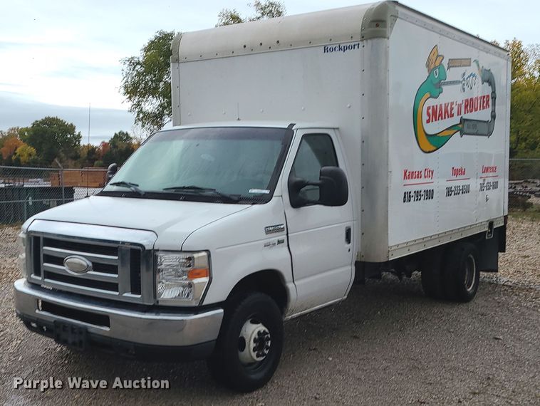 2015 Ford E350 Super Duty  box truck - MJ9465