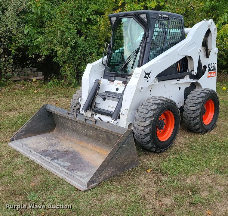 2006 Bobcat S250  skid steer loader - MQ9565