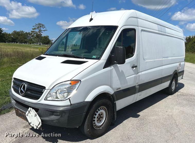 2011 Mercedes Benz Sprinter 2500  van - NL9663