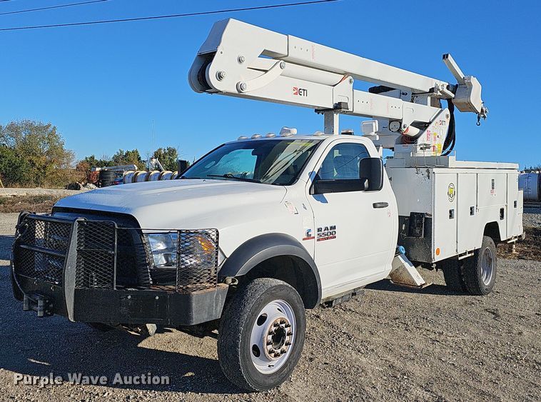 2015 Dodge Ram 5500HD  bucket truck - NP9088
