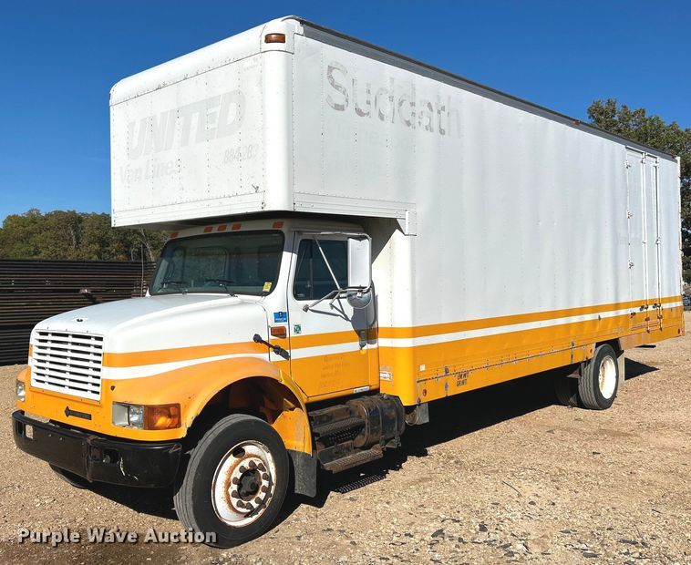 1998 International 4700  box truck - NQ9986