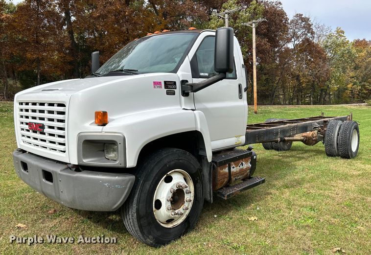 2006 GMC C7500  truck cab and chassis - NR9283