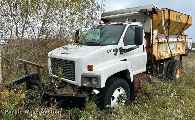 2004 Chevrolet C7500  dump truck - NR9289