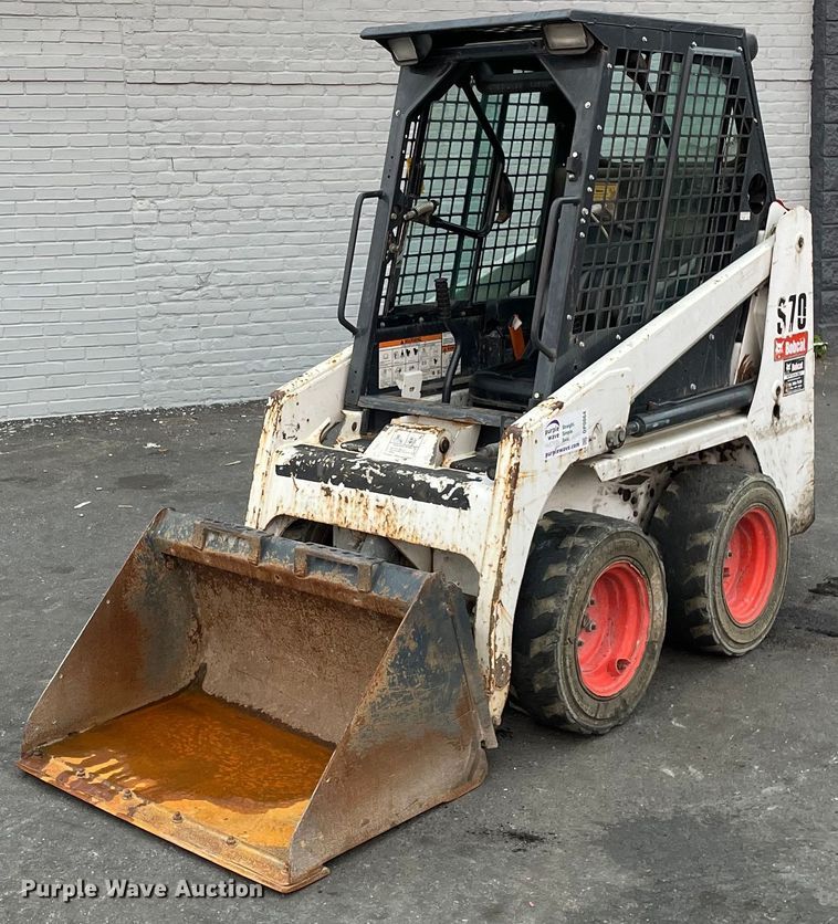 2017 Bobcat S70  skid steer loader - DP0064