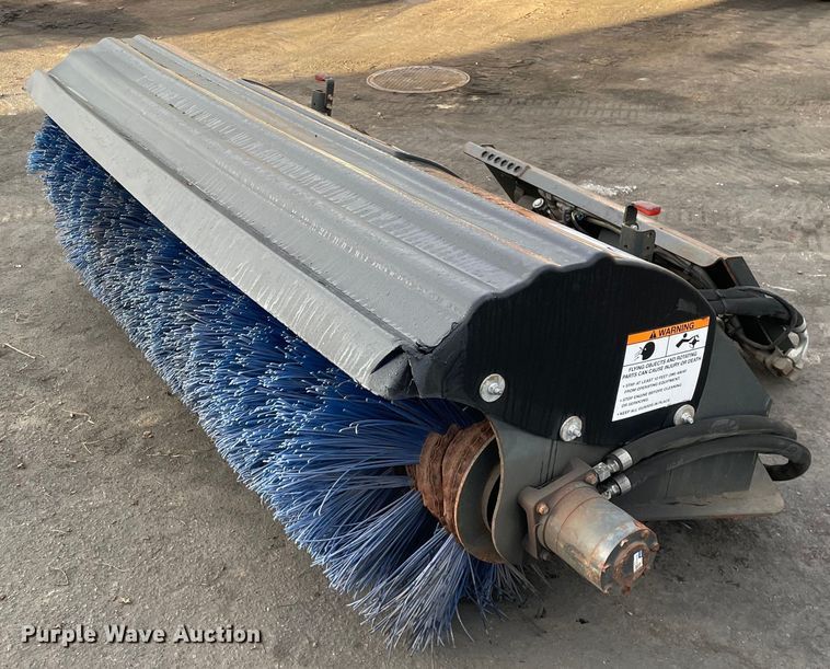 2017 Bobcat  skid steer broom - DP0082