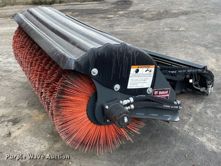 2021 Bobcat  skid steer broom - DP0084