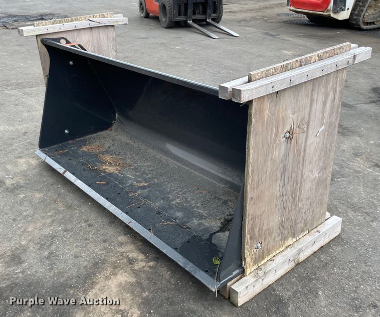 Bobcat   75&quot; W skid steer bucket - DP0093