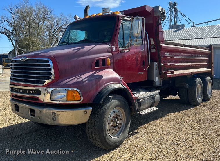 2006 Sterling L8500  dump truck - DQ1010