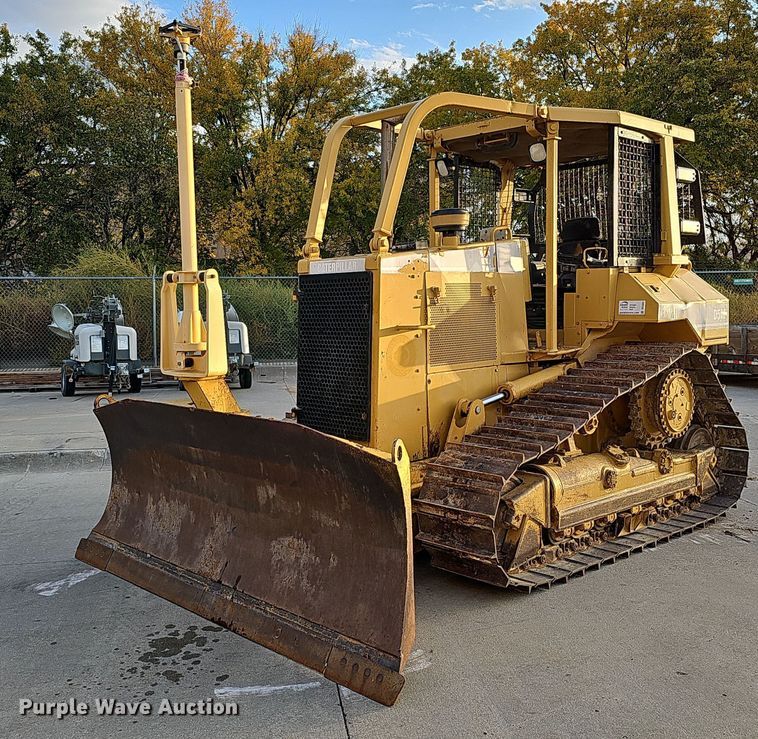 1999 Caterpillar D5M  dozer - DS5663
