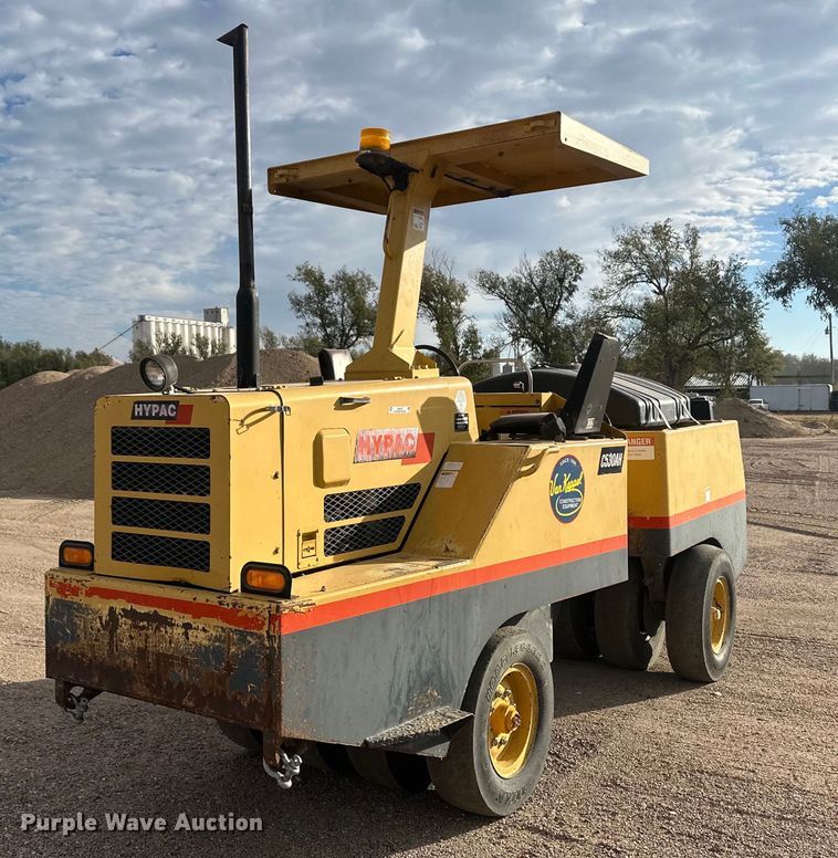 2001 Hypac C530AH  pneumatic roller - IU9067