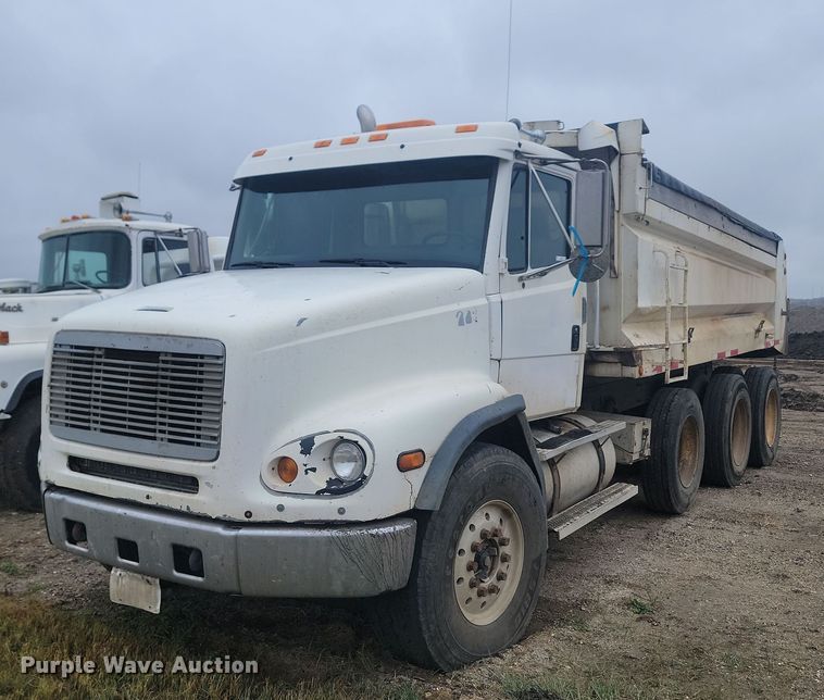1999 Freightliner FL112  dump truck - JG9685